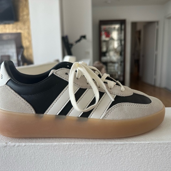 Adidas Classic Black and White Trainers - Picture 6 of 6